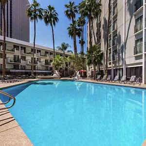 Hotell Doubletree By Hilton Midtown