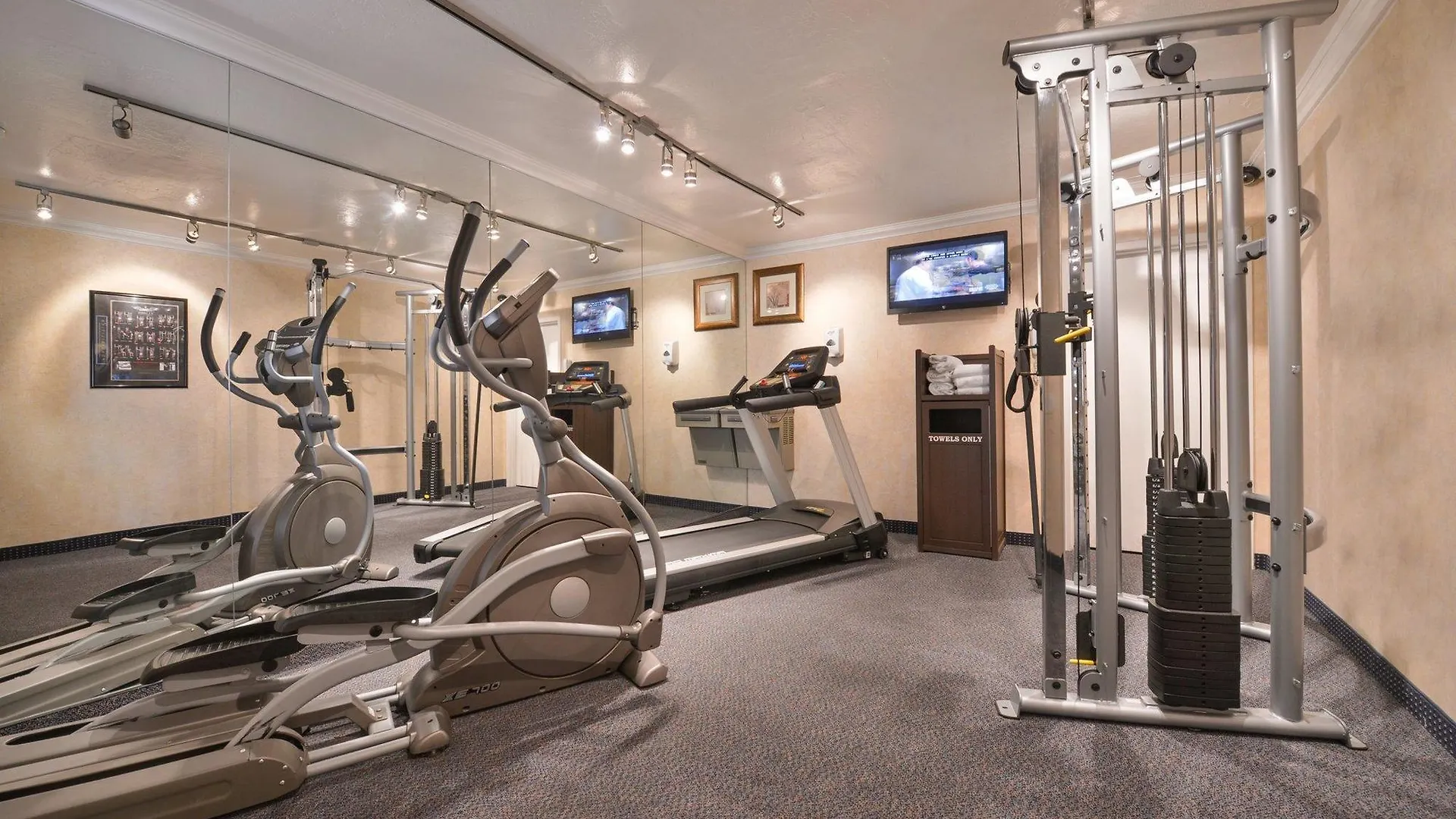 Best Western Innsuites Phoenix Hotel & Suites