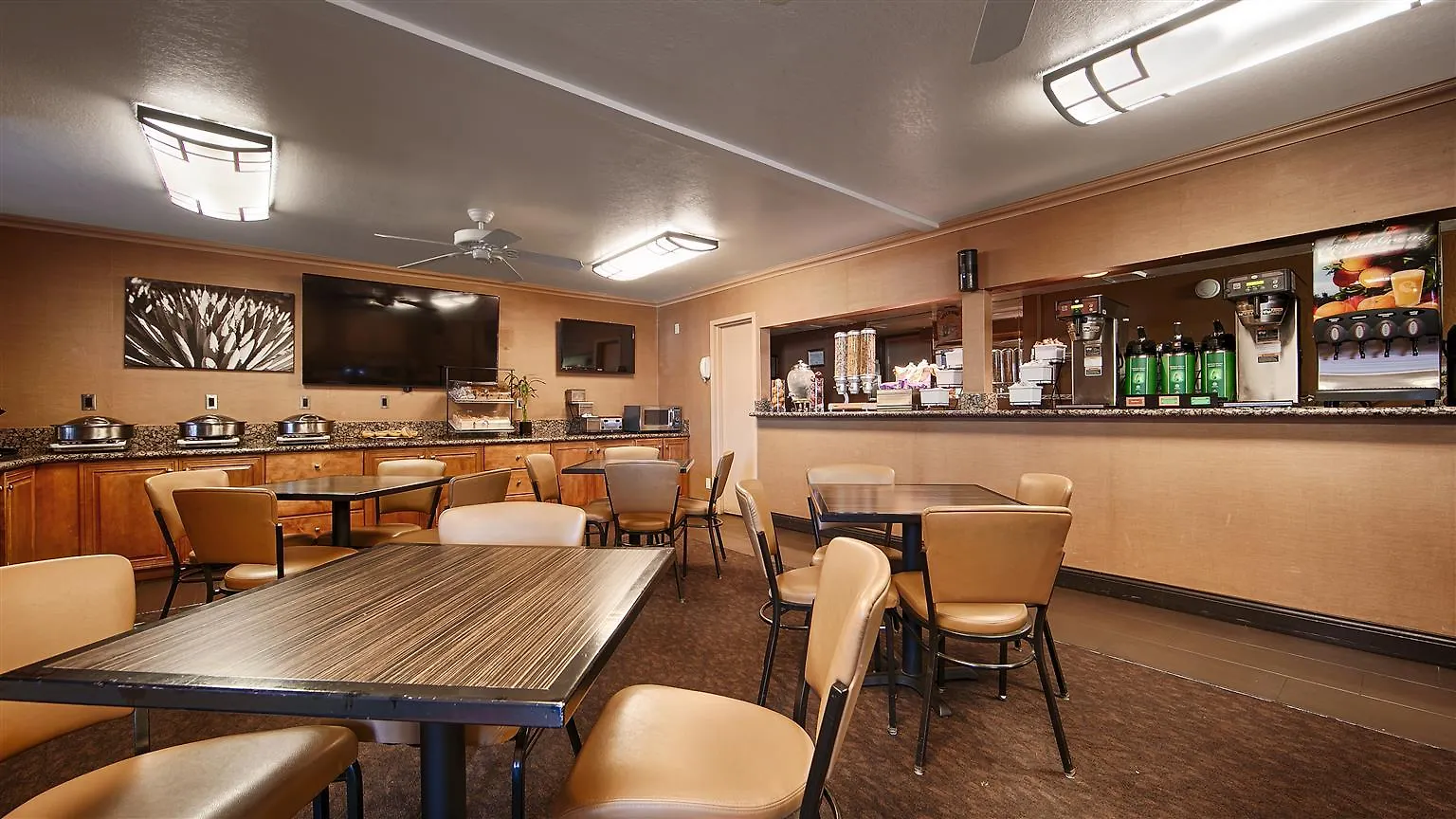 Best Western Innsuites Phoenix Hotel & Suites 3*,