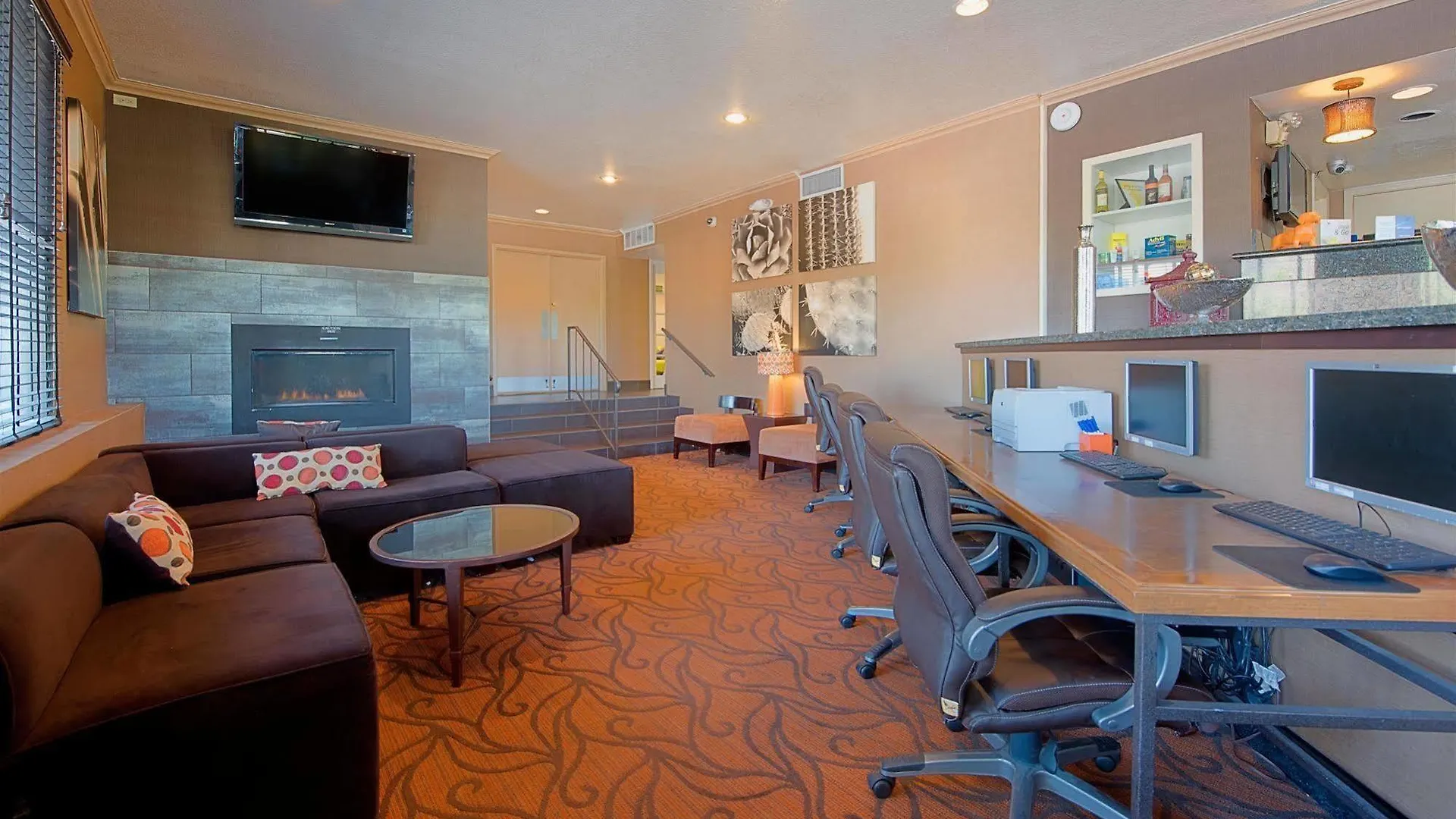 Best Western Innsuites Phoenix Hotel & Suites 3*,